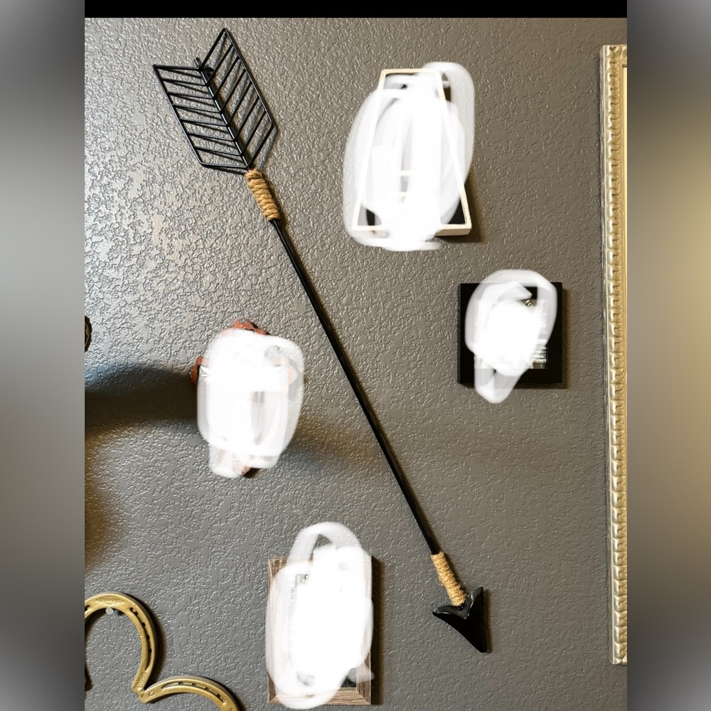Metal arrow wall decor